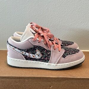 Air Jordan Low sneakers- pink floral